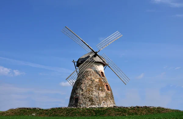 A windmill standing on the hill — Stock Photo, Image