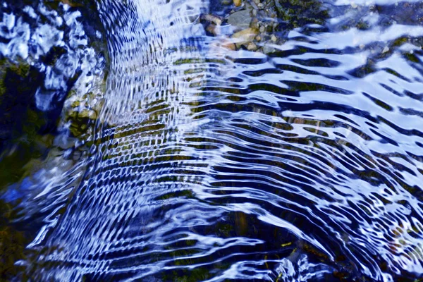 Rimpelingen op het water — Stockfoto