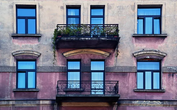 Fachada de una casa antigua — Foto de Stock