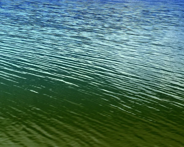 Nível de água verde e azul — Fotografia de Stock