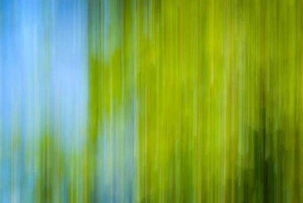 Vertikale Unschärfe, die das Land bewegt — Stockfoto