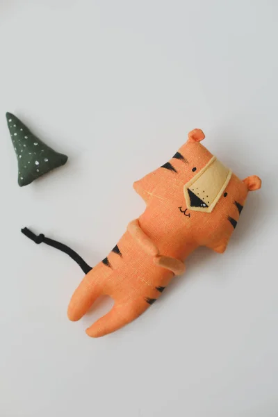 Cute soft toy tygrys - symbol 2022, orientalne pojęcie kalendarza — Zdjęcie stockowe