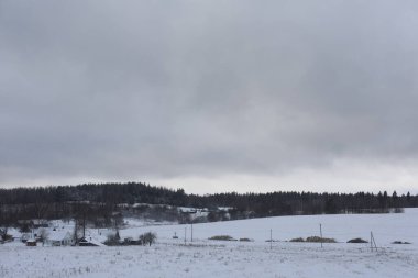 Güzel manzaralı karlı kış arka planı. Sihirli soğuk açık hava kış şablonu