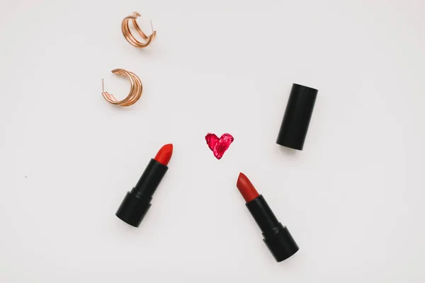 Concept Womens Day, Valentines Day, March 8. Lipsticks, cosmetic makeup products and accessories flatlay top view. — Stock Photo, Image