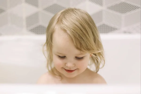 Kinderbaden Kleines Baby Beim Baden Nahaufnahme Porträt Eines Lächelnden Mädchens — Stockfoto