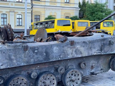 Ukrayna 'daki savaşta tank imha edildi.