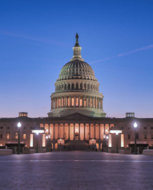 ABD Kongre Binası, Washington, D.C. 'deki National Mall' ın doğu ucundaki Capitol Hill 'de toplanma yeridir..