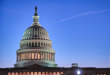 ABD Kongre Binası, Washington, D.C. 'deki National Mall' ın doğu ucundaki Capitol Hill 'de toplanma yeridir..
