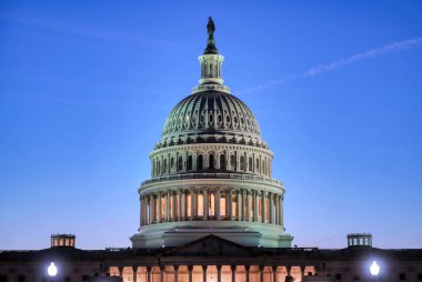ABD Kongre Binası, Washington, D.C. 'deki National Mall' ın doğu ucundaki Capitol Hill 'de toplanma yeridir..