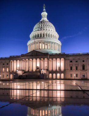 ABD Kongre Binası, Washington, D.C. 'deki National Mall' ın doğu ucundaki Capitol Hill 'de toplanma yeridir..