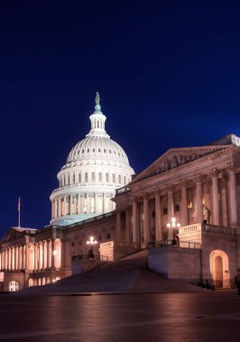 ABD Kongre Binası, Washington, D.C. 'deki National Mall' ın doğu ucundaki Capitol Hill 'de toplanma yeridir..