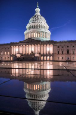 ABD Kongre Binası, Washington, D.C. 'deki National Mall' ın doğu ucundaki Capitol Hill 'de toplanma yeridir..
