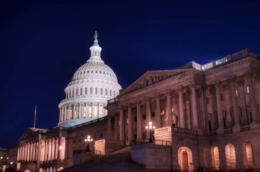 ABD Kongre Binası, Washington, D.C. 'deki National Mall' ın doğu ucundaki Capitol Hill 'de toplanma yeridir..