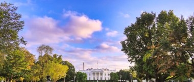 Beyaz Saray, Washington 'da 1600 Pennsylvania Bulvarı' nda bulunuyor..