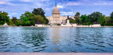 ABD Kongre Binası, Washington, D.C. 'deki National Mall' ın doğu ucundaki Capitol Hill 'de toplanma yeridir..