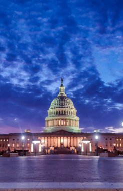 ABD Kongre Binası, Washington, D.C. 'deki National Mall' ın doğu ucundaki Capitol Hill 'de toplanma yeridir..