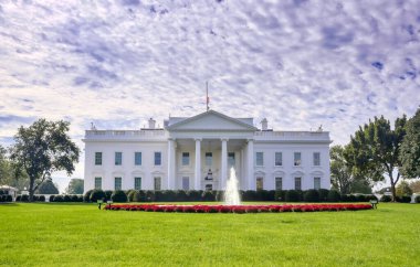 Beyaz Saray, Washington 'da 1600 Pennsylvania Bulvarı' nda bulunuyor..