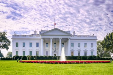 Beyaz Saray, Washington 'da 1600 Pennsylvania Bulvarı' nda bulunuyor..