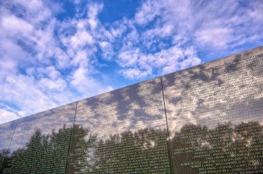 Washington, D.C. - 15 Ekim 2021: Washington 'daki Ulusal AVM' de Vietnam Gazileri Anıtı.