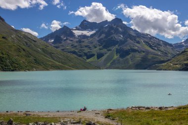 Alplerdeki Avusturya 'daki Silvretta Dağı Gölü