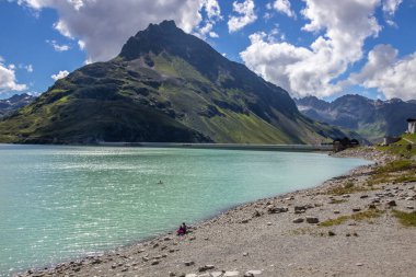 Alplerdeki Avusturya 'daki Silvretta Dağı Gölü