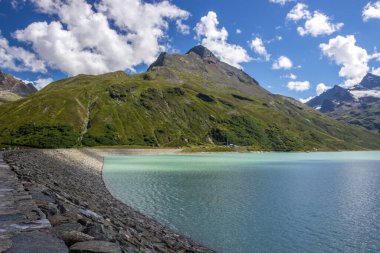 Alplerdeki Avusturya 'daki Silvretta Dağı Gölü