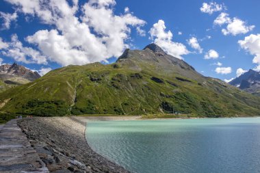 Alplerdeki Avusturya 'daki Silvretta Dağı Gölü
