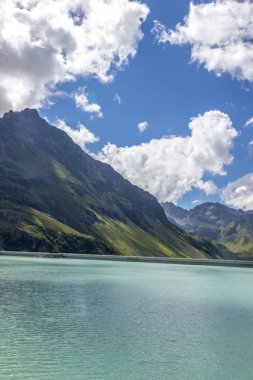 Alplerdeki Avusturya 'daki Silvretta Dağı Gölü