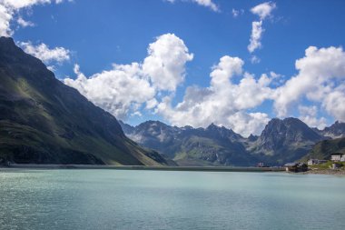 Alplerdeki Avusturya 'daki Silvretta Dağı Gölü