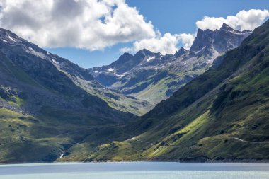 Alplerdeki Avusturya 'daki Silvretta Dağı Gölü