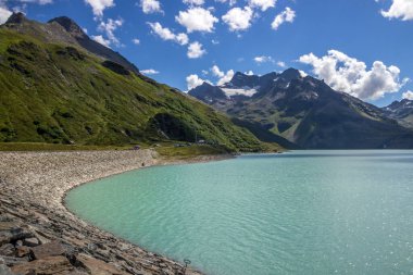 Alplerdeki Avusturya 'daki Silvretta Dağı Gölü