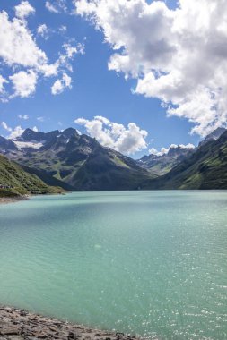 Alplerdeki Avusturya 'daki Silvretta Dağı Gölü