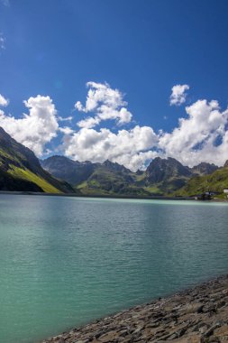 Alplerdeki Avusturya 'daki Silvretta Dağı Gölü