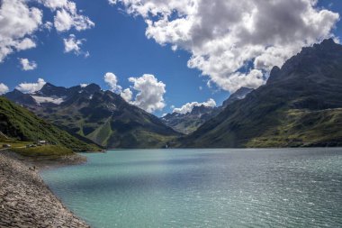 Alplerdeki Avusturya 'daki Silvretta Dağı Gölü