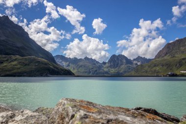 Alplerdeki Avusturya 'daki Silvretta Dağı Gölü