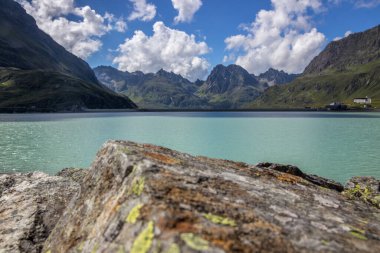 Alplerdeki Avusturya 'daki Silvretta Dağı Gölü