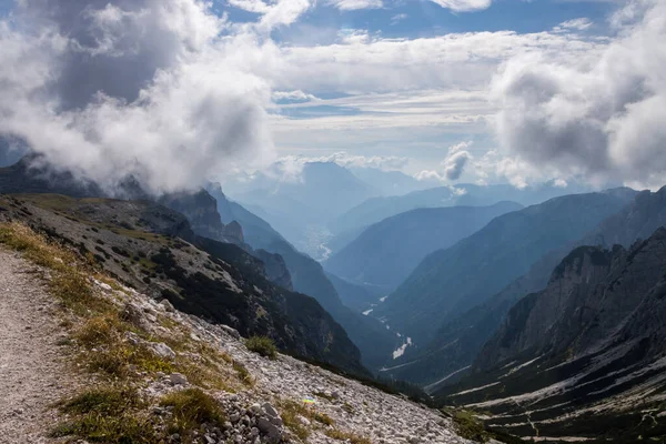 Облака Над Горной Тропой Tre Cime Lavaredo Доломитовых Альпах Италии — стоковое фото