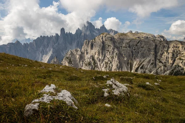 Nuvens Sobre Trilha Montanha Tre Cime Lavaredo Dolomitas Itália — Fotografia de Stock