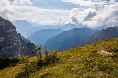 İtalya 'da Dolomitler' de Tre Cime di Lavaredo Dağı.