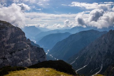 İtalya 'da Dolomitler' de Tre Cime di Lavaredo Dağı.