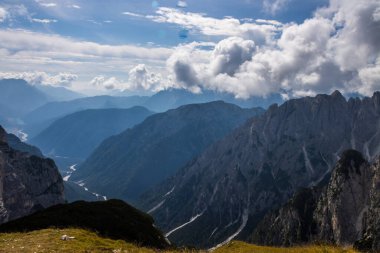 İtalya 'da Dolomitler' de Tre Cime di Lavaredo Dağı.