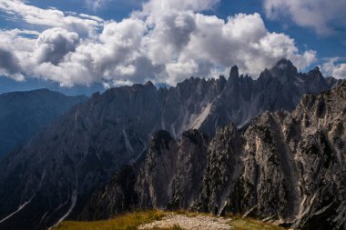 İtalya 'da Dolomitler' de Tre Cime di Lavaredo Dağı.