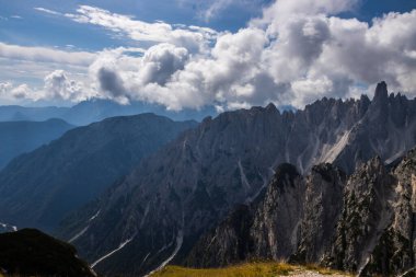 İtalya 'da Dolomitler' de Tre Cime di Lavaredo Dağı.