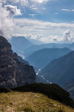 İtalya 'da Dolomitler' de Tre Cime di Lavaredo Dağı.
