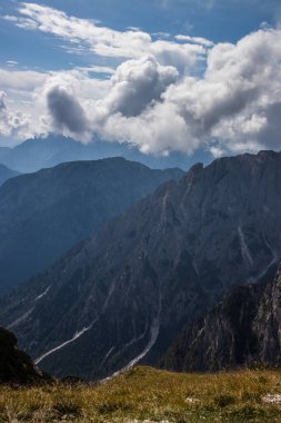 İtalya 'da Dolomitler' de Tre Cime di Lavaredo Dağı.