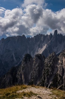İtalya 'da Dolomitler' de Tre Cime di Lavaredo Dağı.