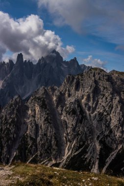 İtalya 'da Dolomitler' de Tre Cime di Lavaredo Dağı.