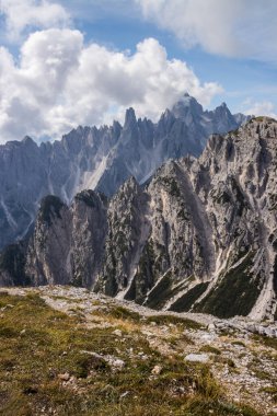 İtalya 'da Dolomitler' de Tre Cime di Lavaredo Dağı.
