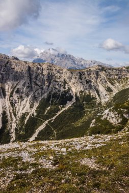 İtalya 'da Dolomitler' de Tre Cime di Lavaredo Dağı.