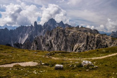 İtalya 'da Dolomitler' de Tre Cime di Lavaredo Dağı.
